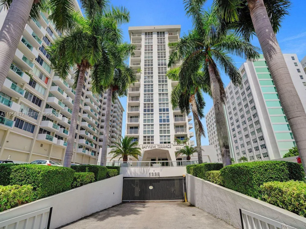1228 West Ave #1415 Miami Beach, FL 33139