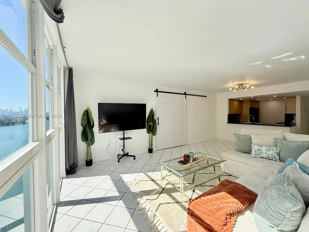 1228 West Ave #1415 Miami Beach, FL 33139
