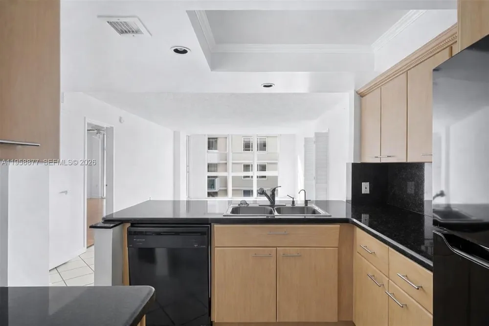 1228 West Ave #1415 Miami Beach, FL 33139