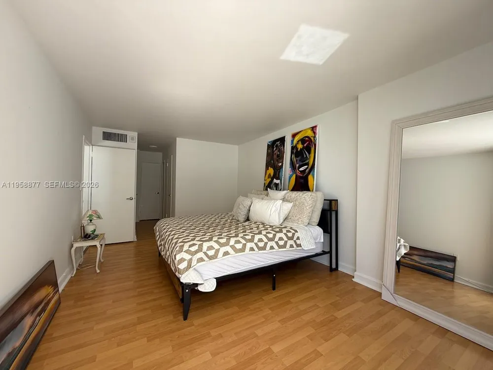 1228 West Ave #1415 Miami Beach, FL 33139