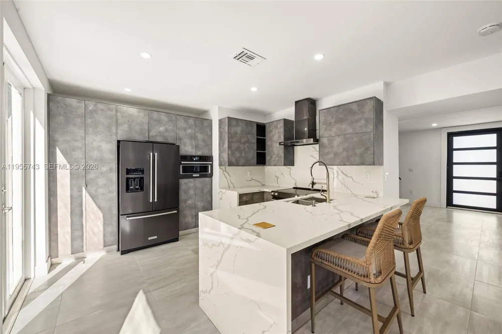 3166 Royal Palm Ave Miami Beach, FL 33140
