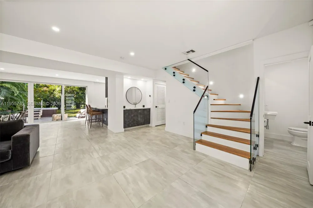 3166 Royal Palm Ave Miami Beach, FL 33140