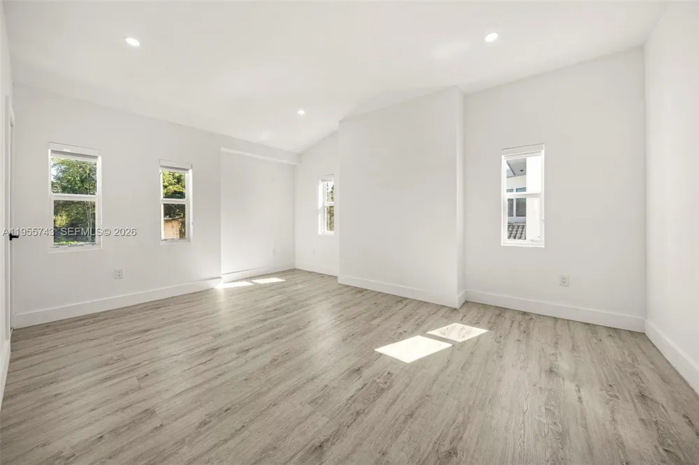 3166 Royal Palm Ave Miami Beach, FL 33140