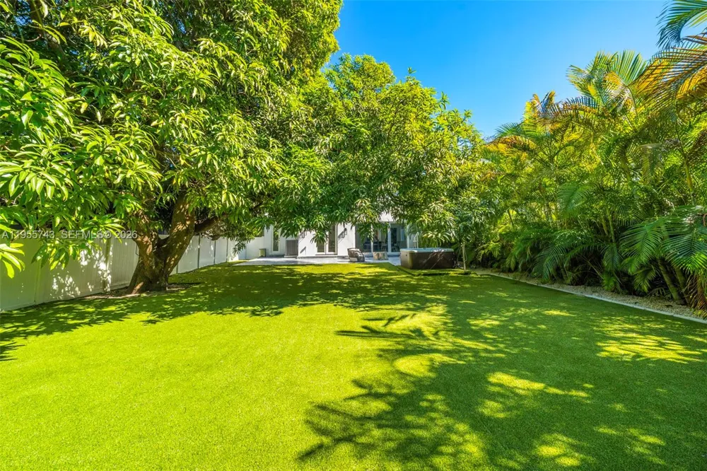 3166 Royal Palm Ave Miami Beach, FL 33140