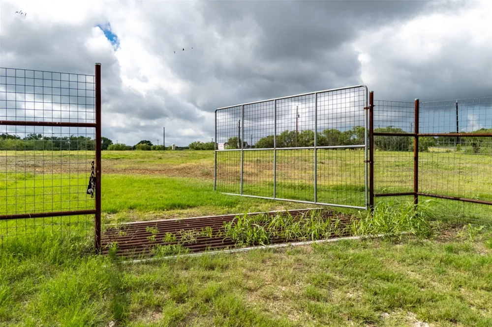 5485 County Road 249 Way Gonzales, TX 78629