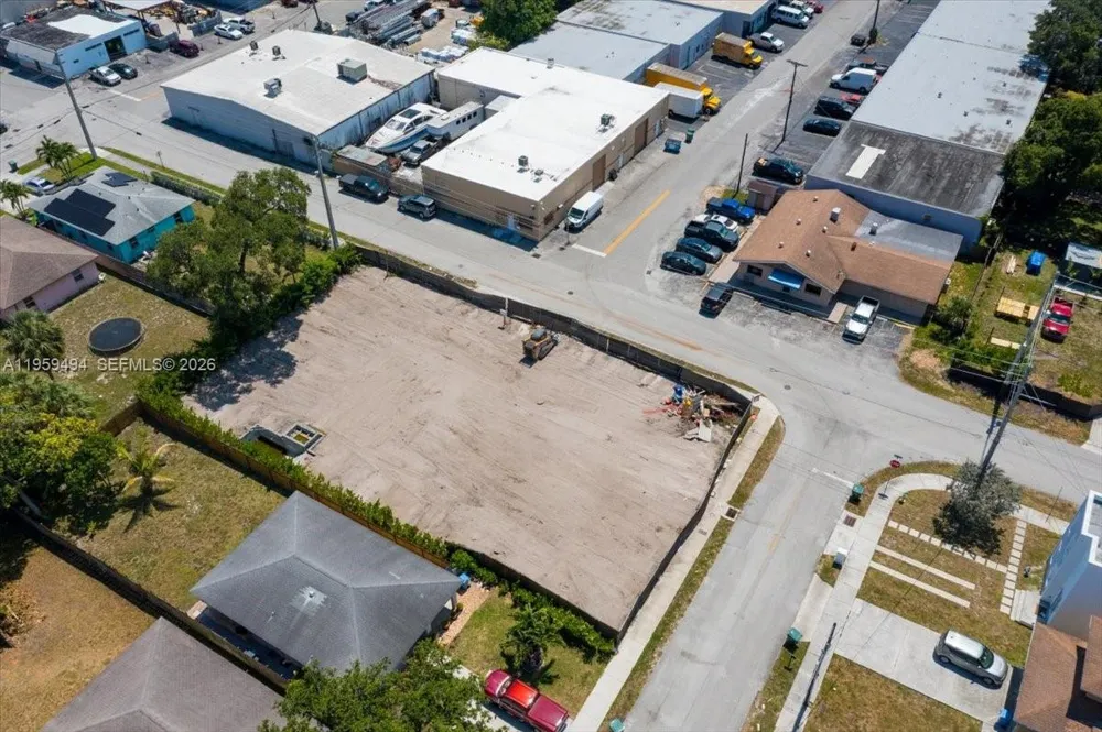 3250 NE 3rd Ave Oakland Park, FL 33334