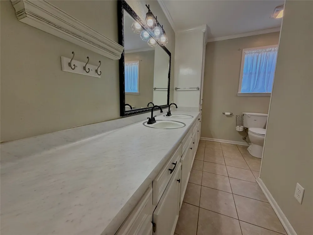1203 Hollis Drive Brenham, TX 77833