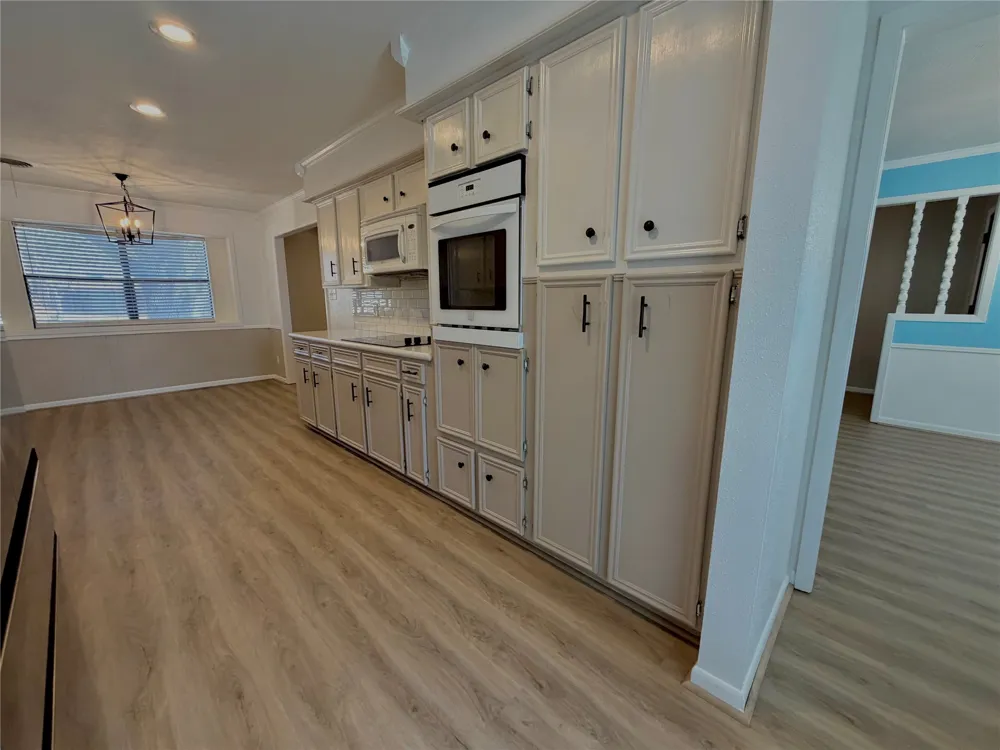 1203 Hollis Drive Brenham, TX 77833