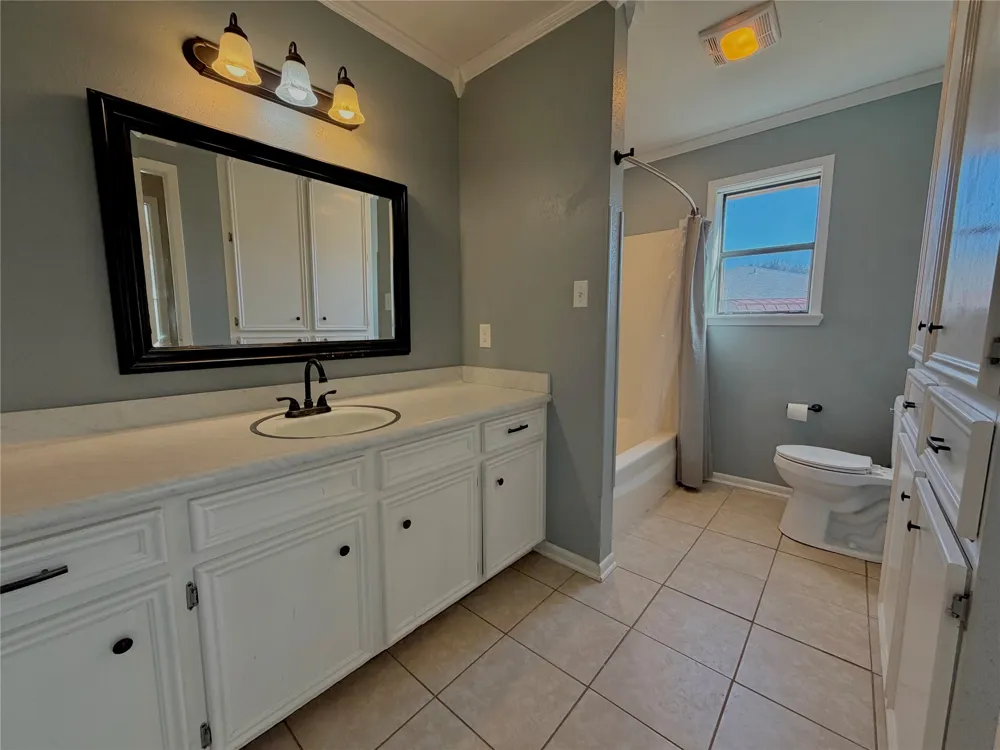 1203 Hollis Drive Brenham, TX 77833