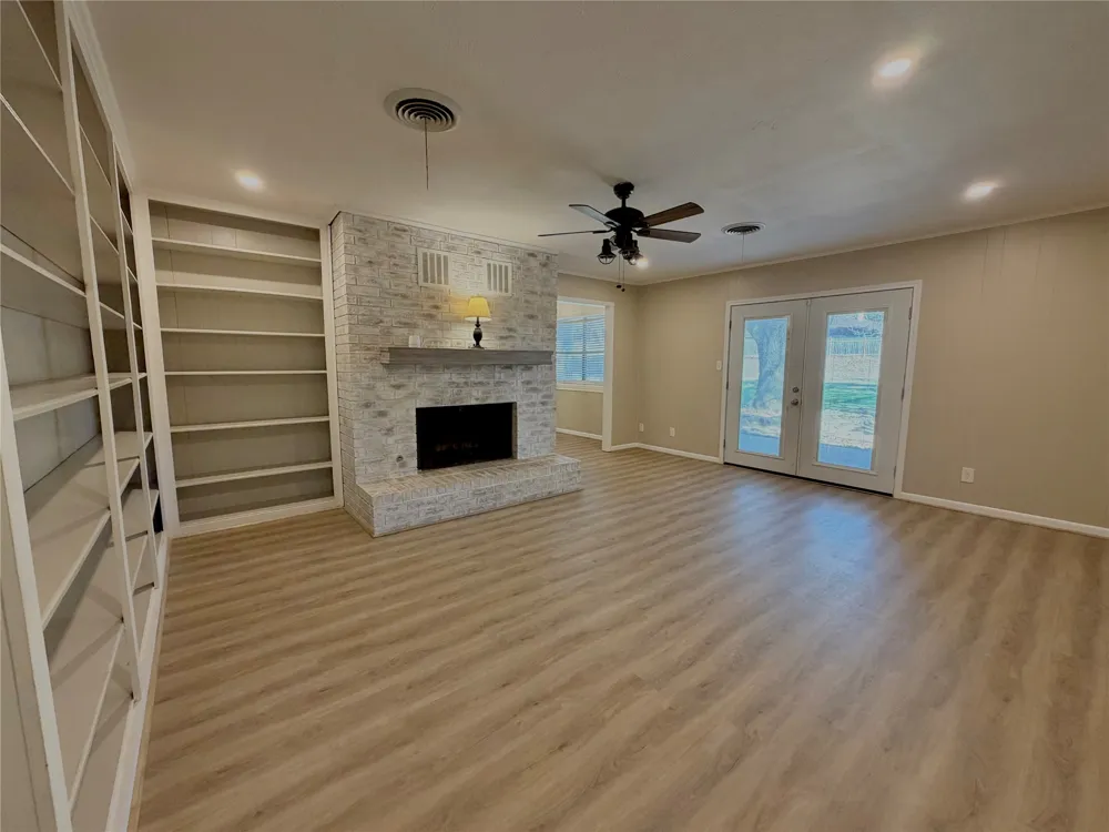 1203 Hollis Drive Brenham, TX 77833