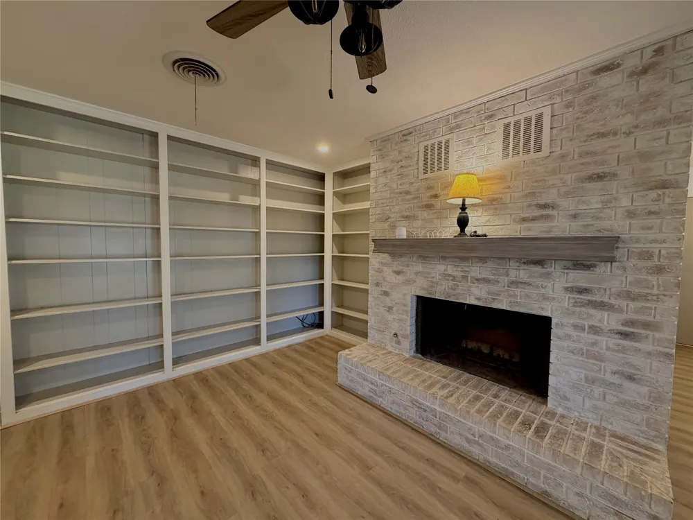 1203 Hollis Drive Brenham, TX 77833