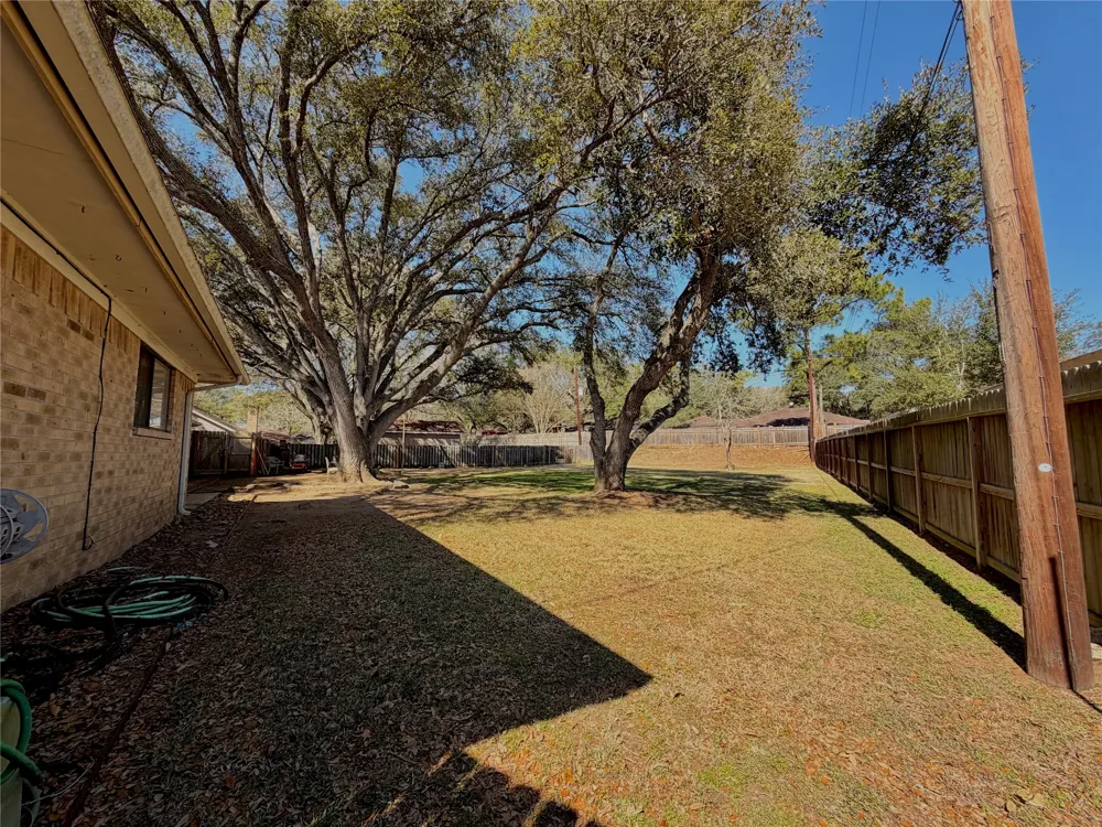 1203 Hollis Drive Brenham, TX 77833