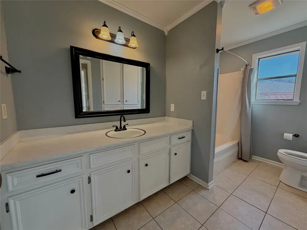 1203 Hollis Drive Brenham, TX 77833