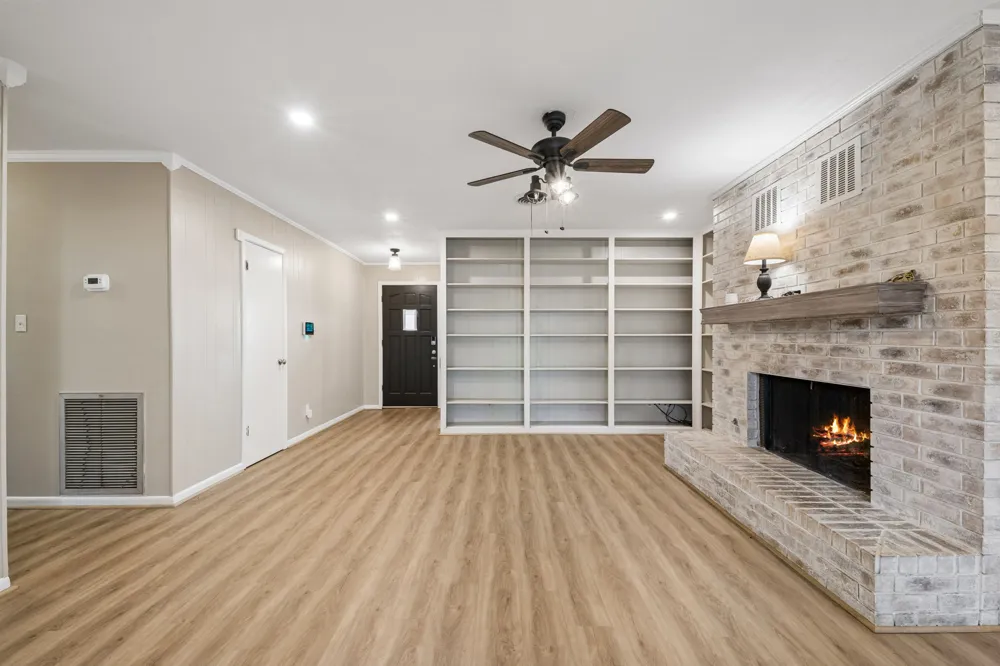 1203 Hollis Drive Brenham, TX 77833