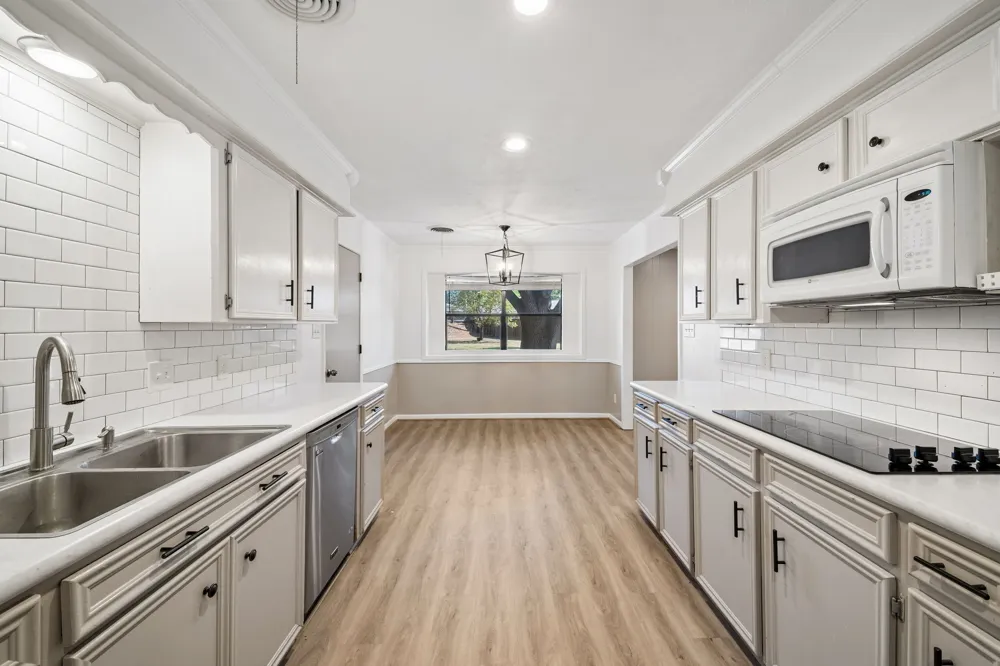 1203 Hollis Drive Brenham, TX 77833