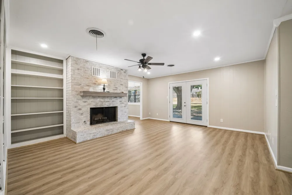 1203 Hollis Drive Brenham, TX 77833