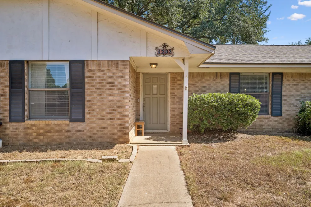 1203 Hollis Drive Brenham, TX 77833