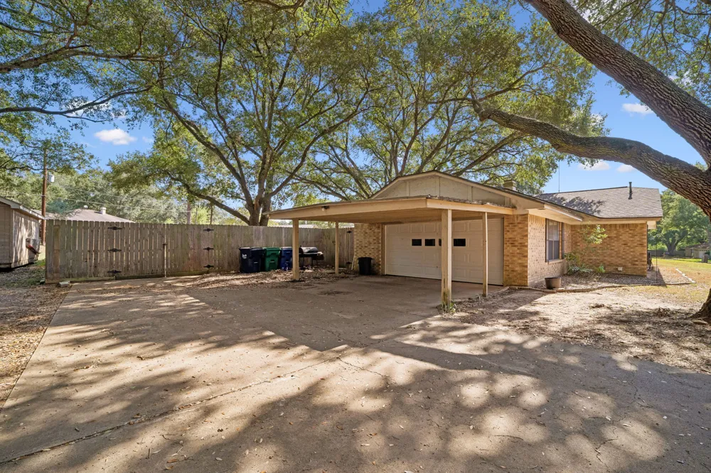 1203 Hollis Drive Brenham, TX 77833