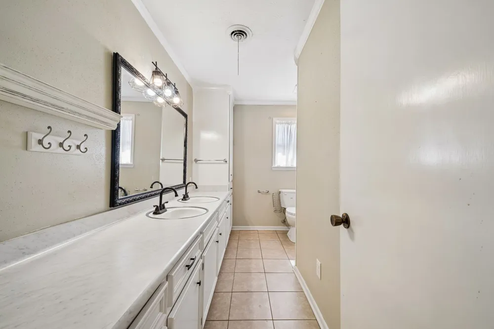 1203 Hollis Drive Brenham, TX 77833