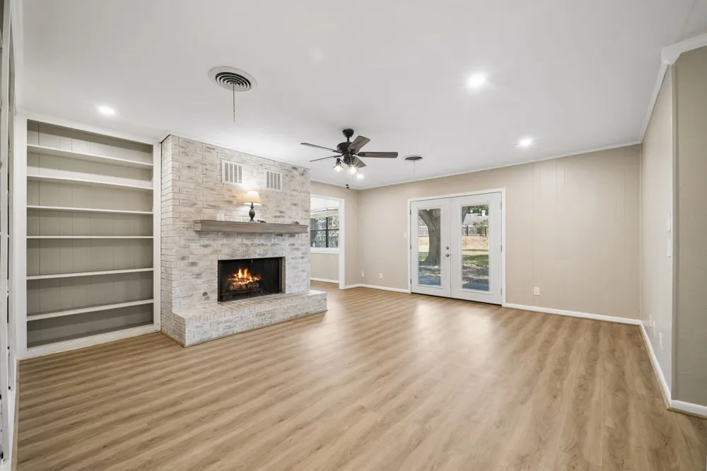 1203 Hollis Drive Brenham, TX 77833
