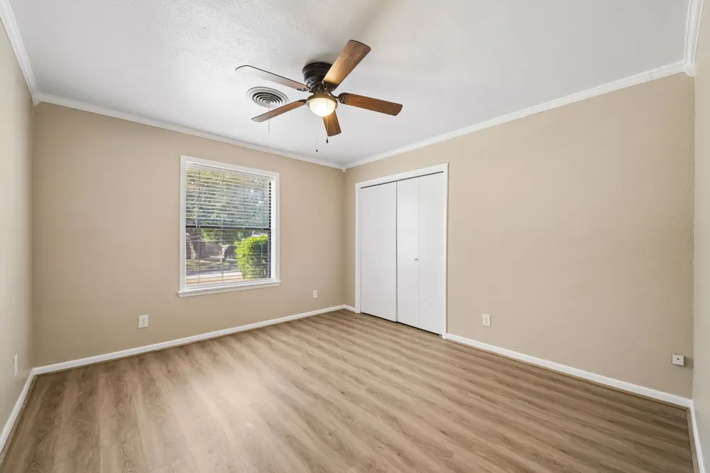 1203 Hollis Drive Brenham, TX 77833