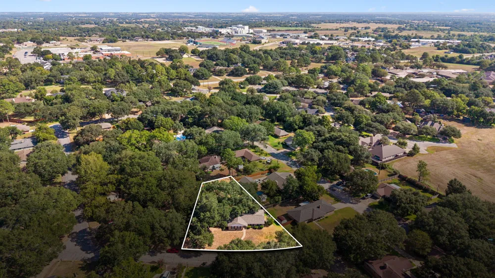 1203 Hollis Drive Brenham, TX 77833