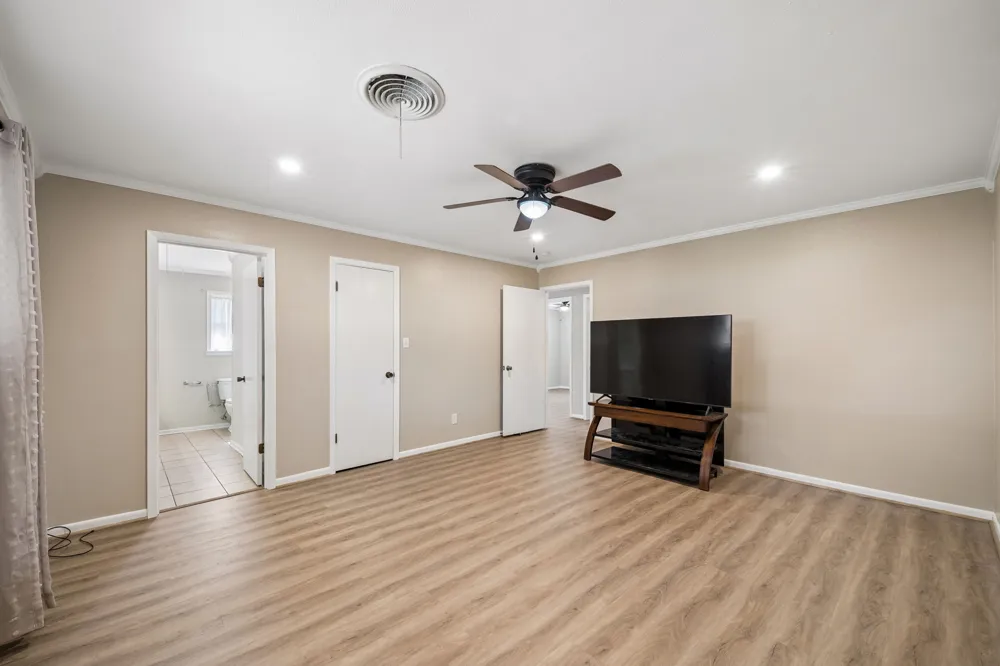 1203 Hollis Drive Brenham, TX 77833