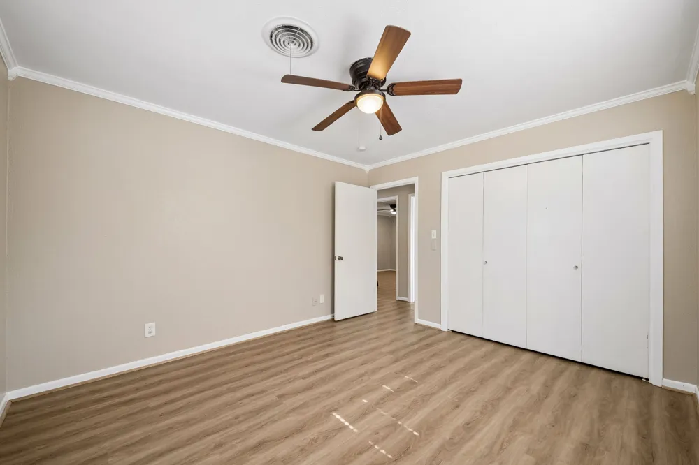 1203 Hollis Drive Brenham, TX 77833