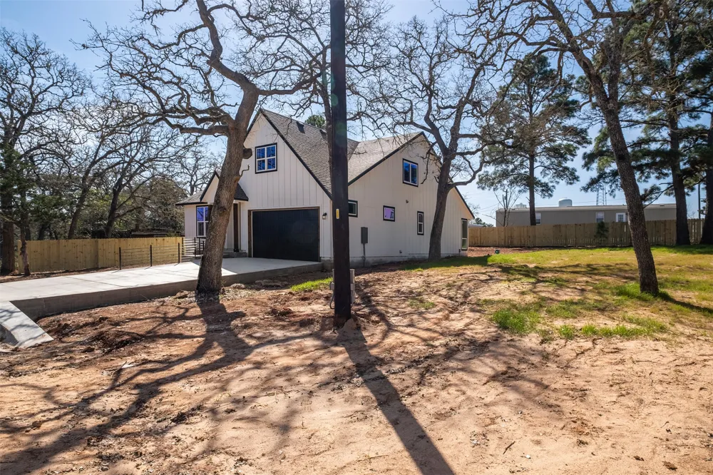 113 Eaglenest Court Smithville, TX 78957