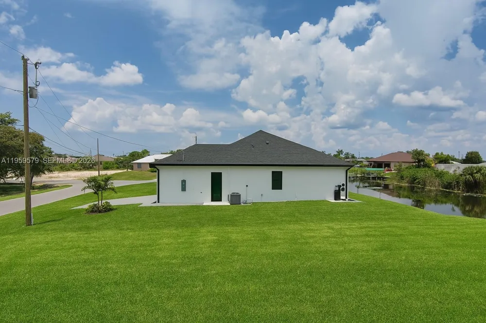 1321 NE 19 TERRACE Cape Coral, FL 33909