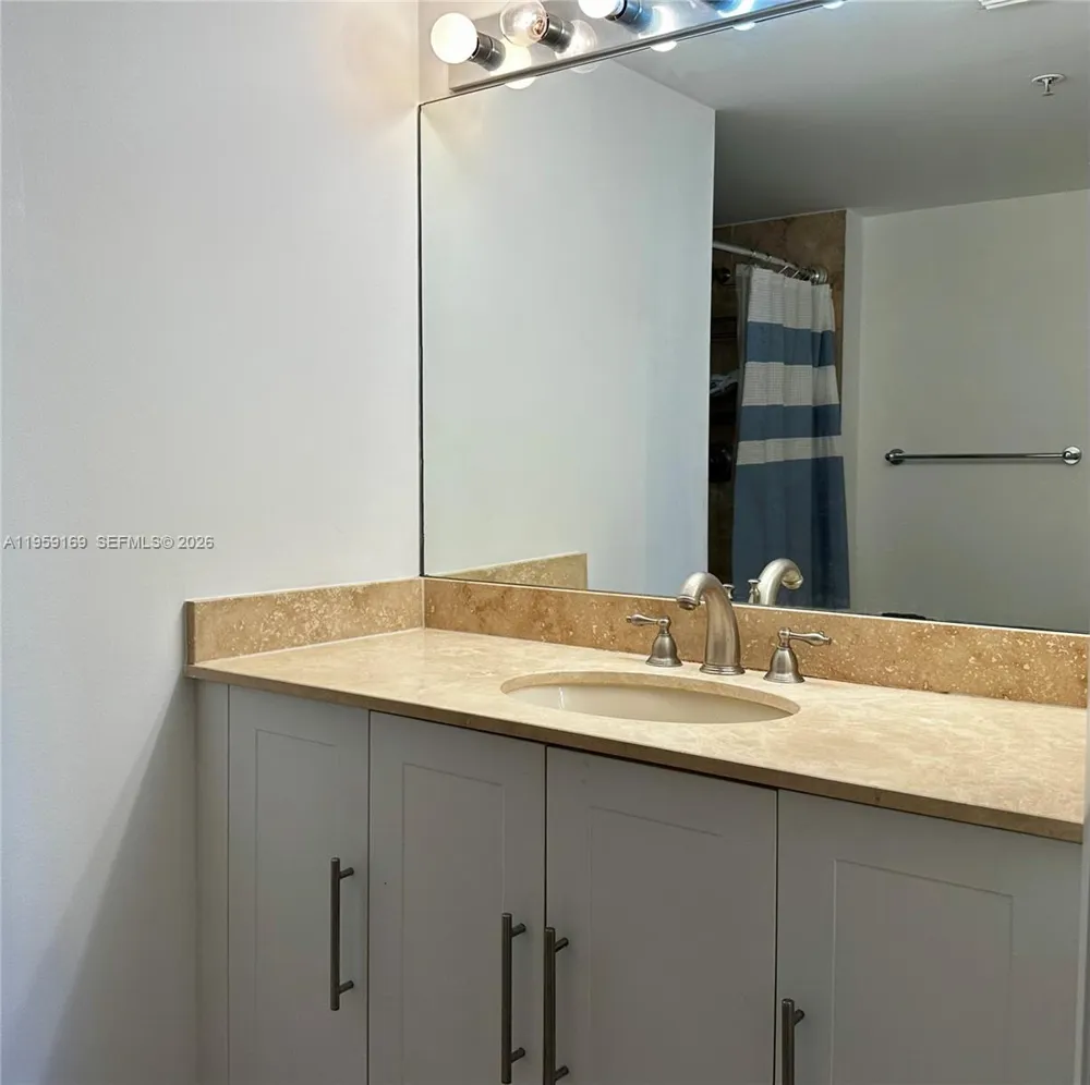 3232 SW 22nd Ter #1604 Miami, FL 33145