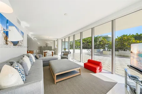 5875 Collins Ave #502