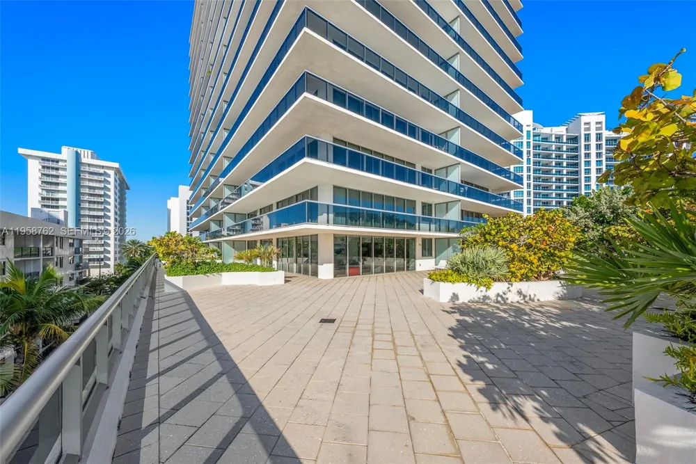 5875 Collins Ave #502 Miami Beach, FL 33140