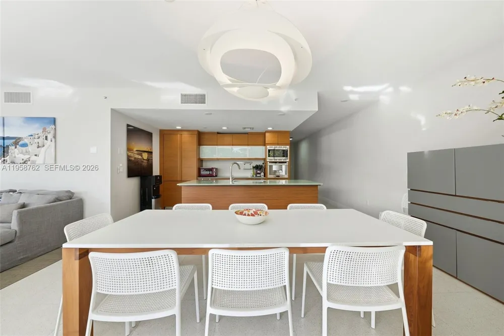 5875 Collins Ave #502 Miami Beach, FL 33140