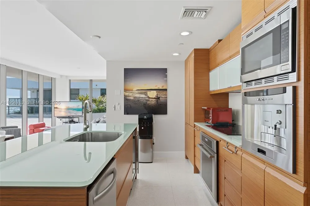 5875 Collins Ave #502 Miami Beach, FL 33140