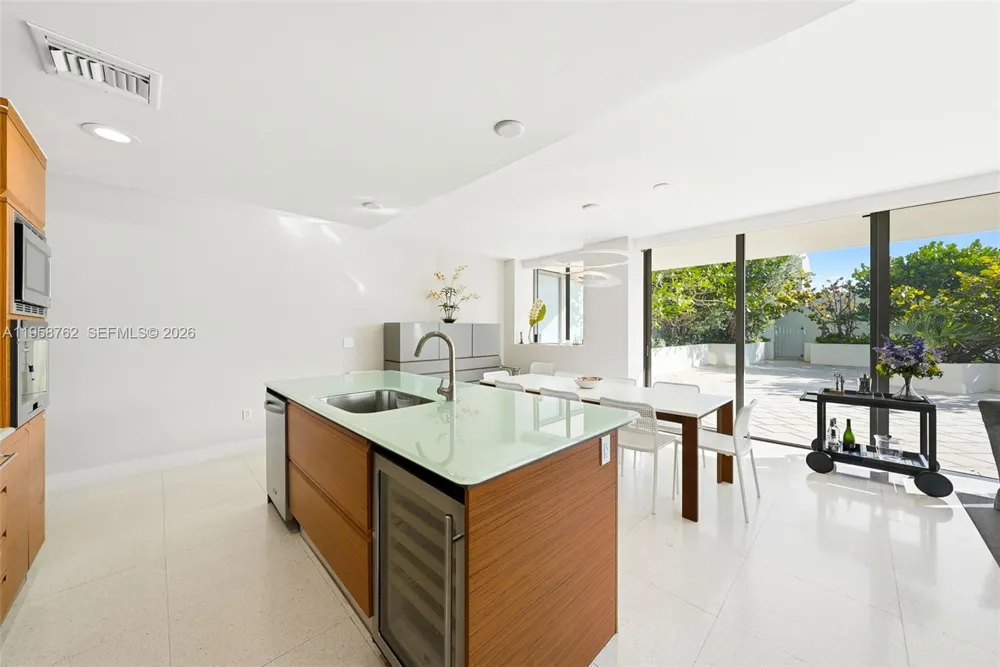 5875 Collins Ave #502 Miami Beach, FL 33140
