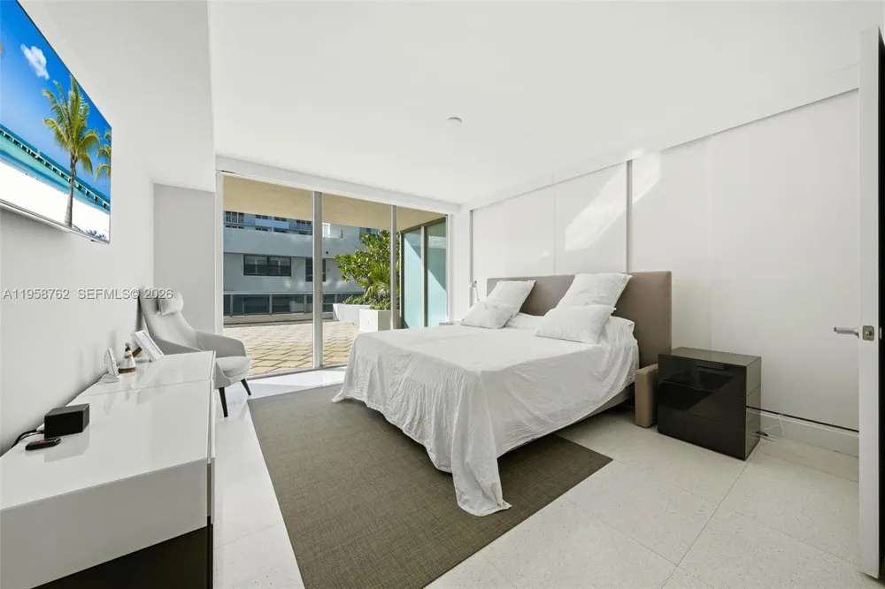 5875 Collins Ave #502 Miami Beach, FL 33140