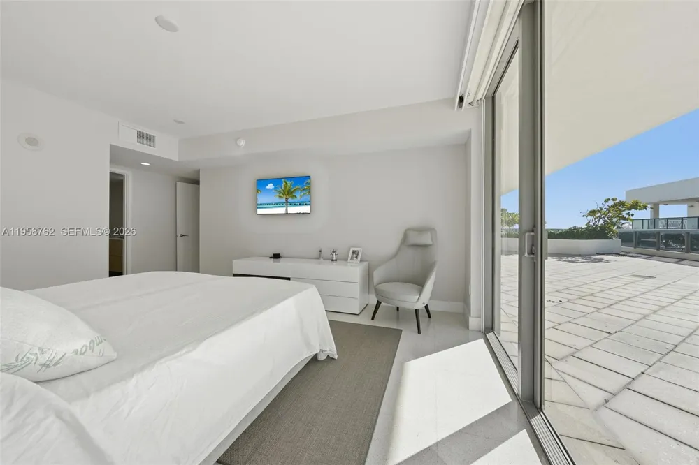 5875 Collins Ave #502 Miami Beach, FL 33140