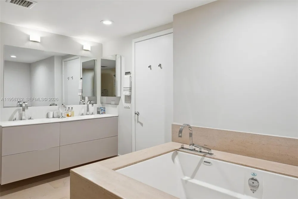 5875 Collins Ave #502 Miami Beach, FL 33140
