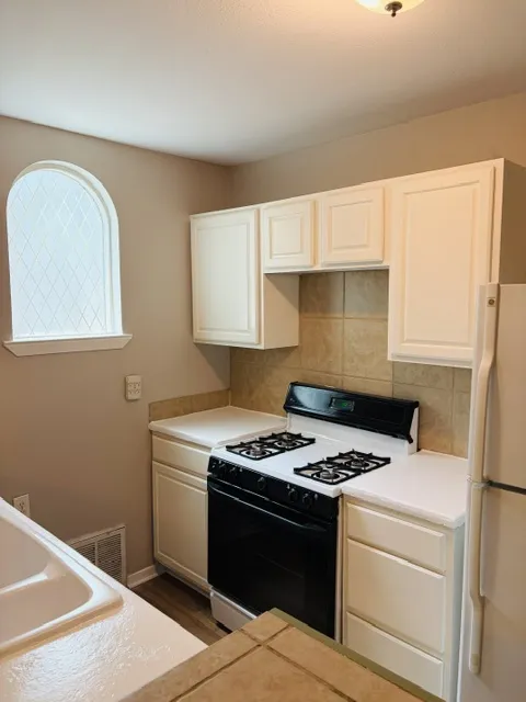 2712 Whitis Avenue #B Austin, TX 78705