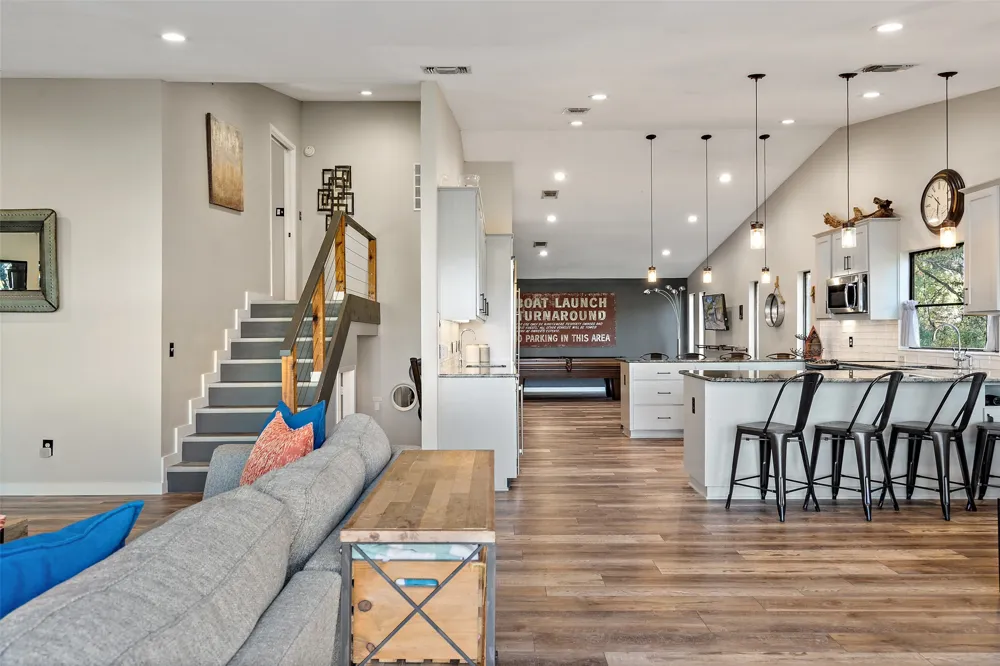 106 Center Cove II Loop Spicewood, TX 78669