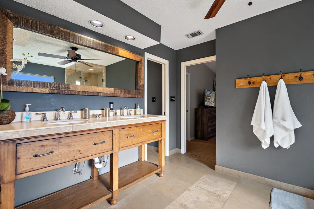 106 Center Cove II Loop Spicewood, TX 78669