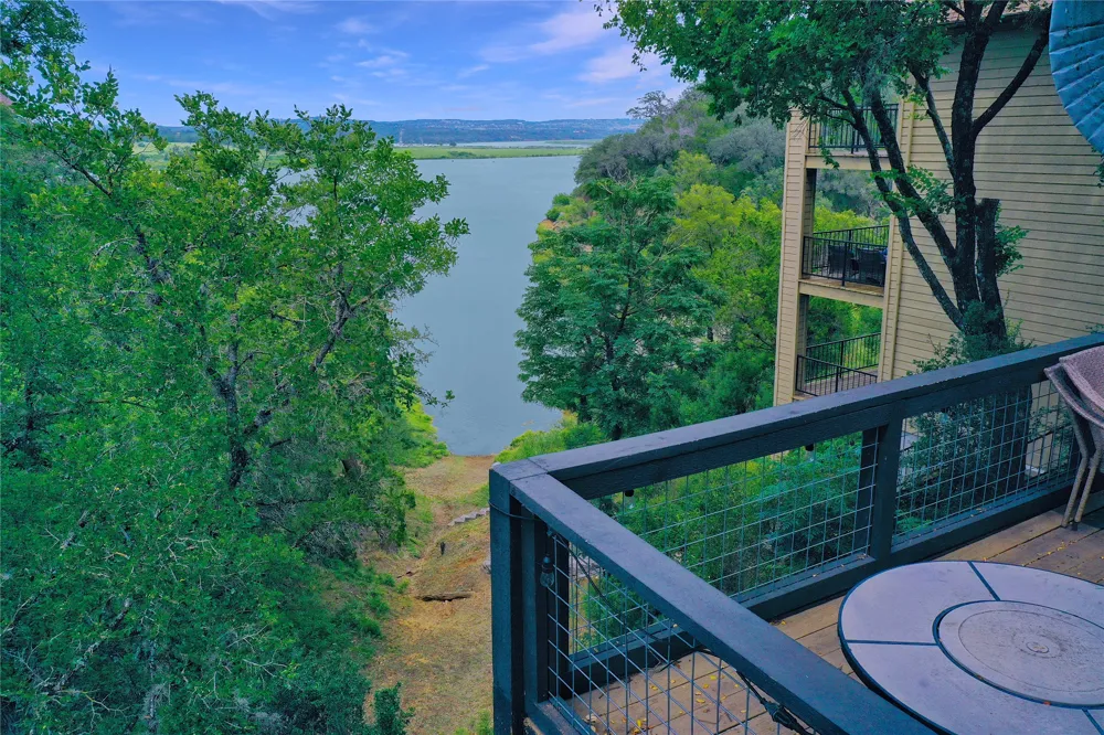 106 Center Cove II Loop Spicewood, TX 78669