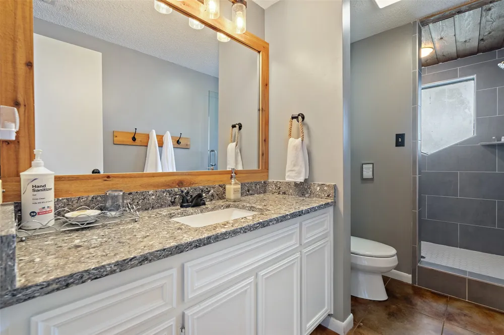 106 Center Cove II Loop Spicewood, TX 78669