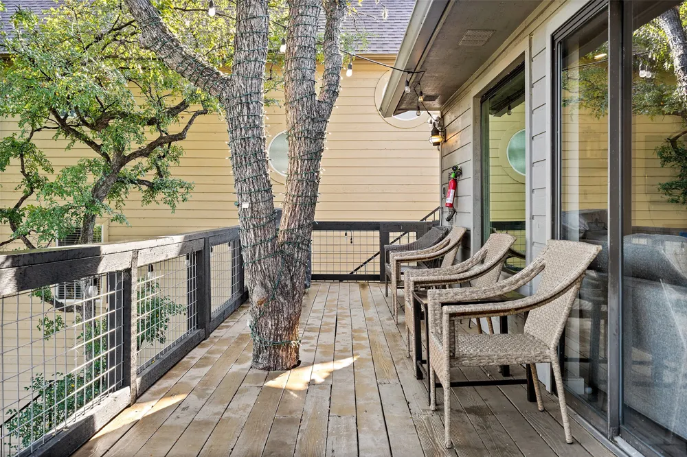 106 Center Cove II Loop Spicewood, TX 78669