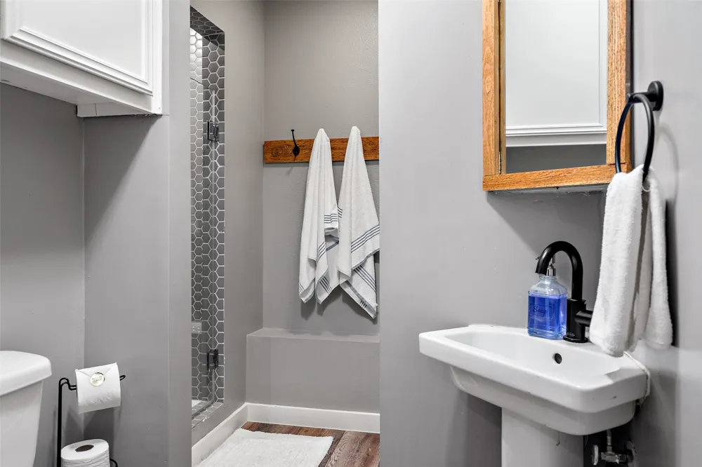 106 Center Cove II Loop Spicewood, TX 78669
