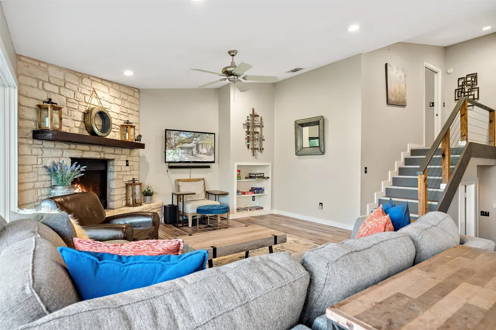 106 Center Cove II Loop Spicewood, TX 78669