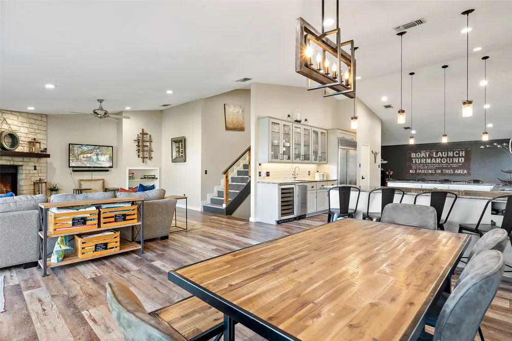 106 Center Cove II Loop Spicewood, TX 78669
