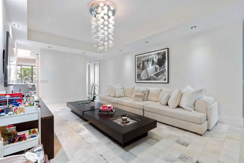 5959 Collins Ave #606 Miami Beach, FL 33140