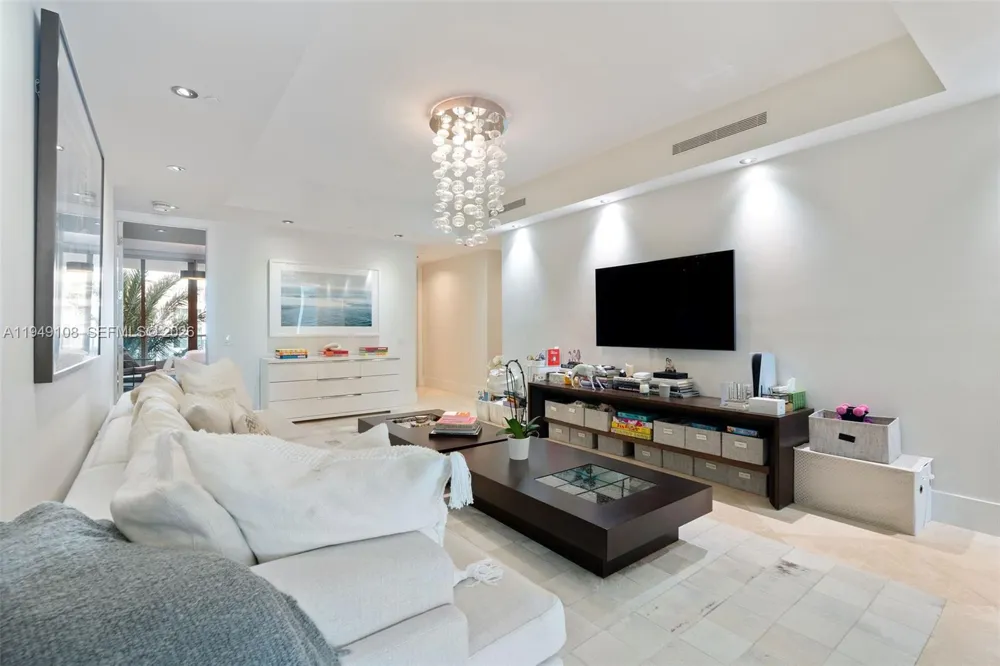 5959 Collins Ave #606 Miami Beach, FL 33140